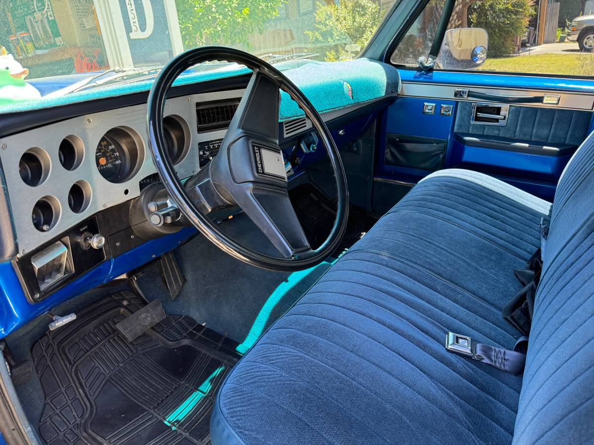 Chevrolet-C10-silverado-1984-blue-86904-4