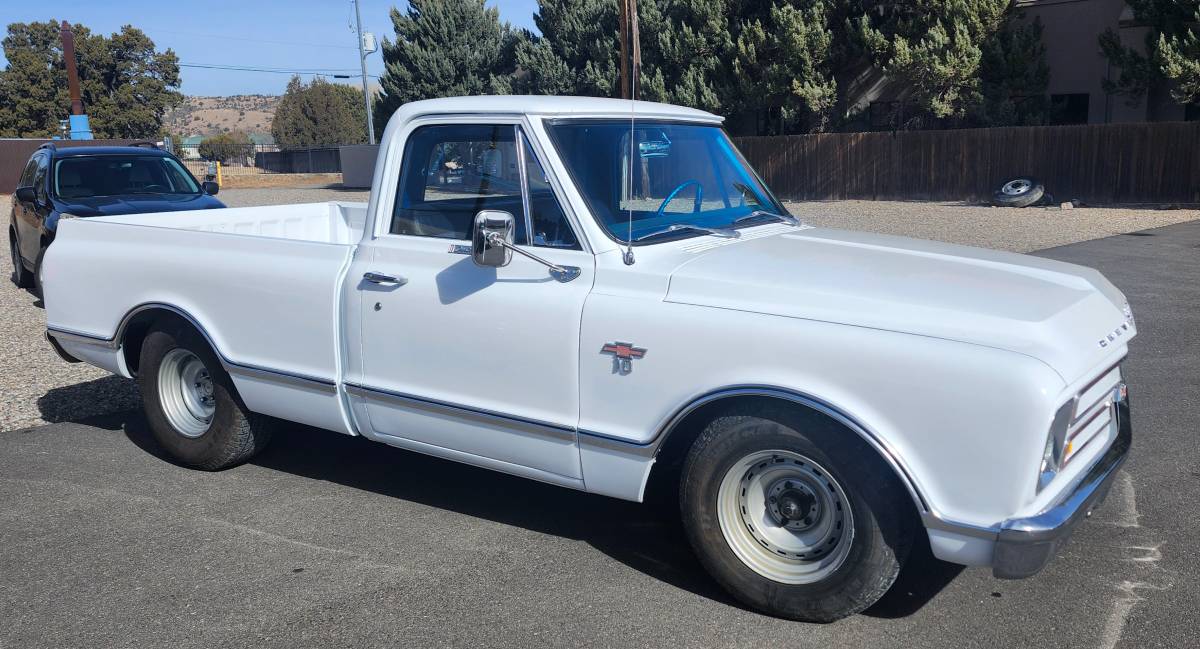 Chevrolet-C10-truck-1967-white-8047-1