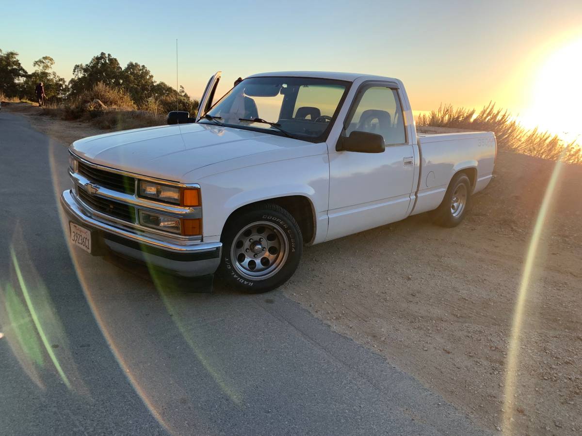 Chevrolet-C1500-1991-white-334279-1