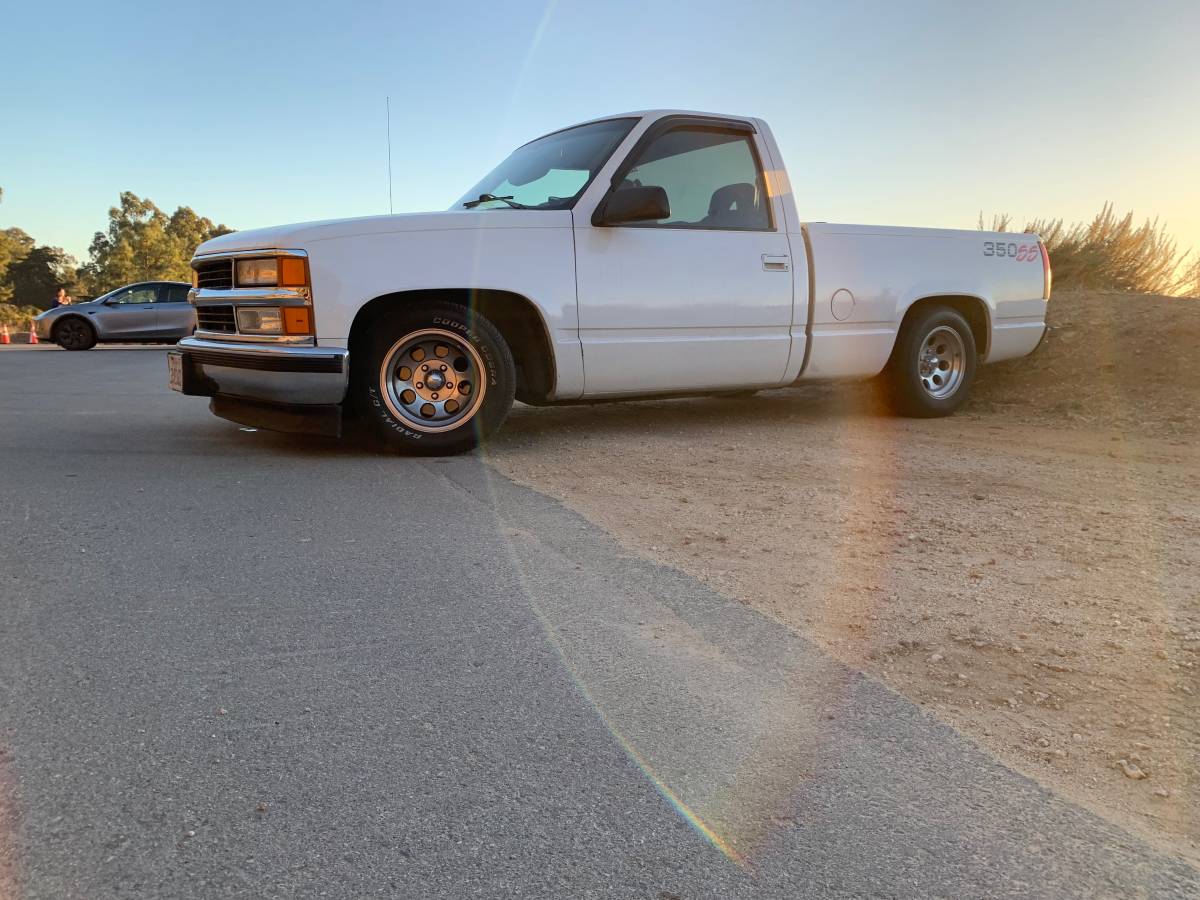 Chevrolet-C1500-1991-white-334279-1