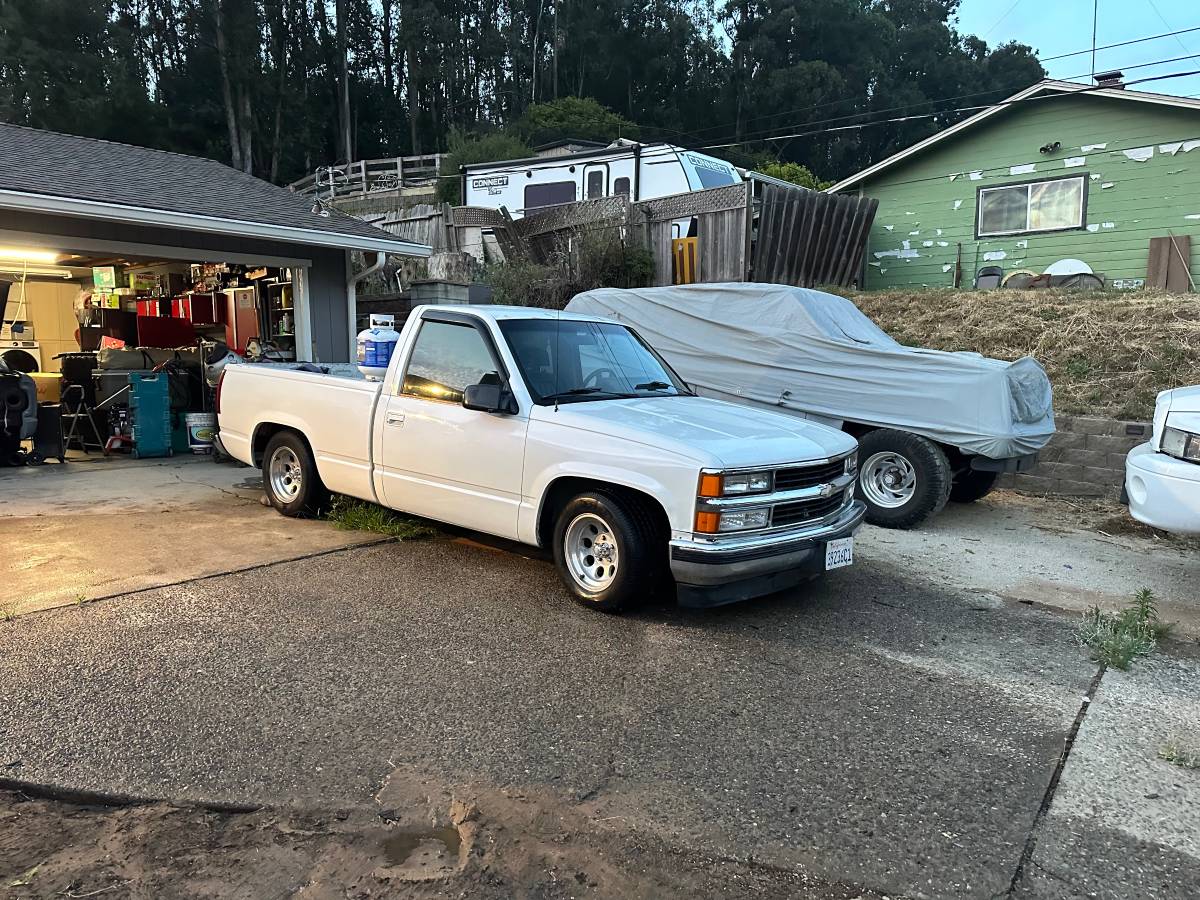 Chevrolet-C1500-1991-white-334279-2