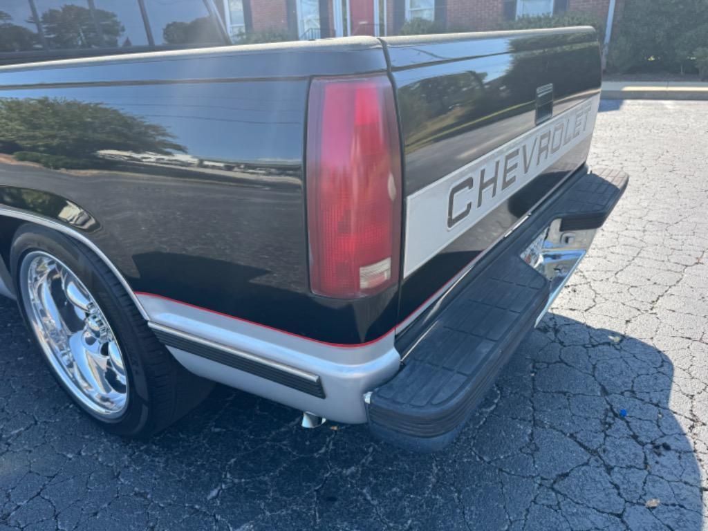 Chevrolet-CK-Pickup-1500-1990-Black-Gray-0-23