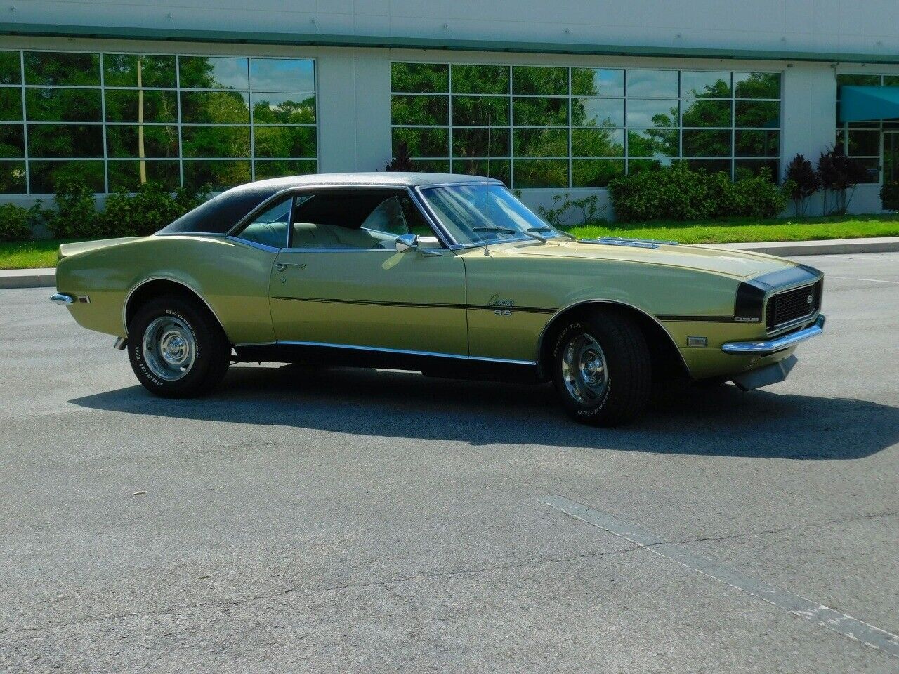 Chevrolet-Camaro-1968-Green-White-35753-7