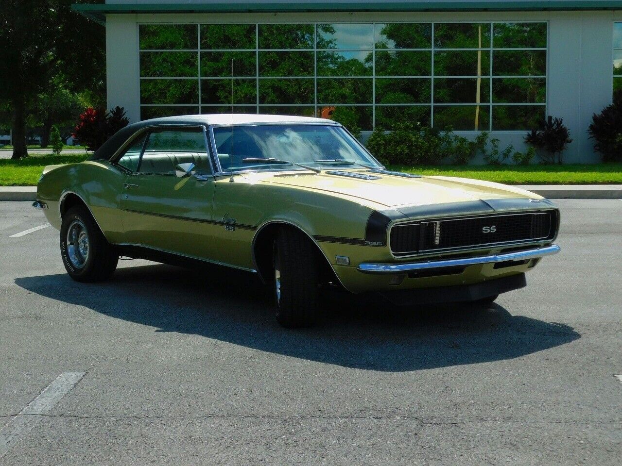 Chevrolet-Camaro-1968-Green-White-35753-8