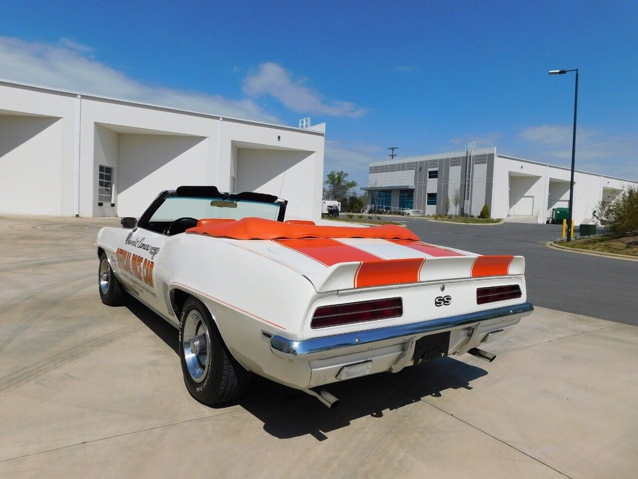 Chevrolet-Camaro-1969-White-Orange-91148-8