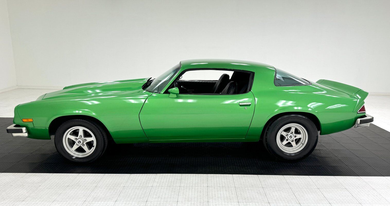 Chevrolet-Camaro-1976-Lime-Metallic-Black-148267-1