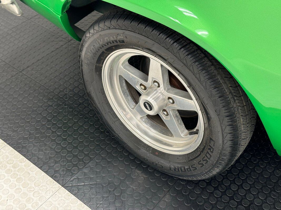 Chevrolet-Camaro-1976-Lime-Metallic-Black-148267-11