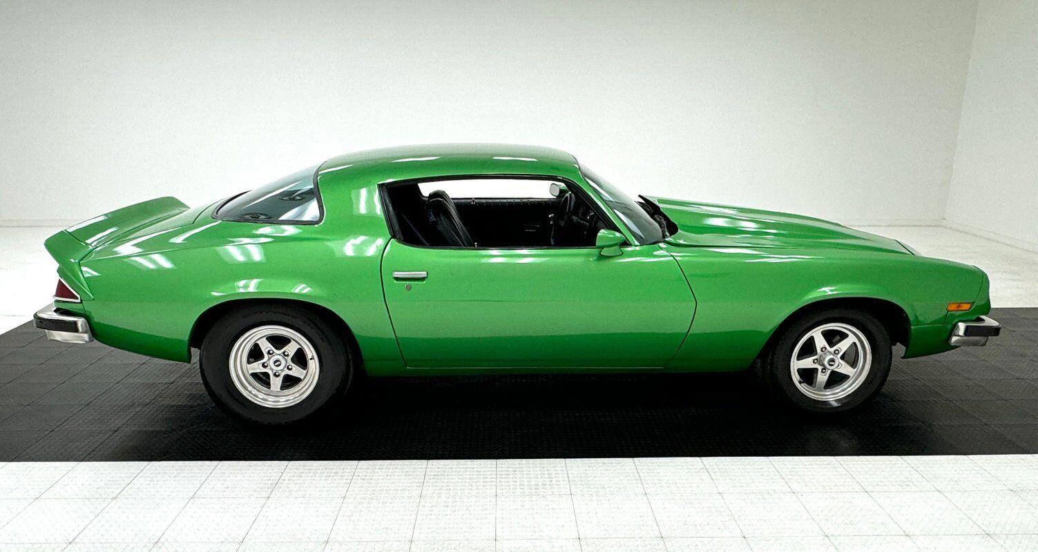 Chevrolet-Camaro-1976-Lime-Metallic-Black-148267-5