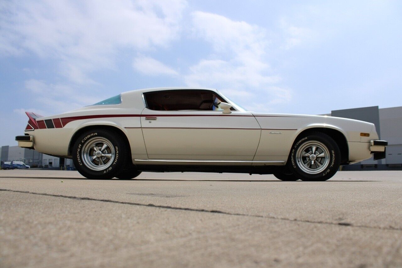 Chevrolet-Camaro-1977-White-Red-8612-7