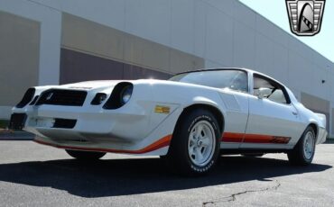 Chevrolet-Camaro-1979-White-Red-109540-2