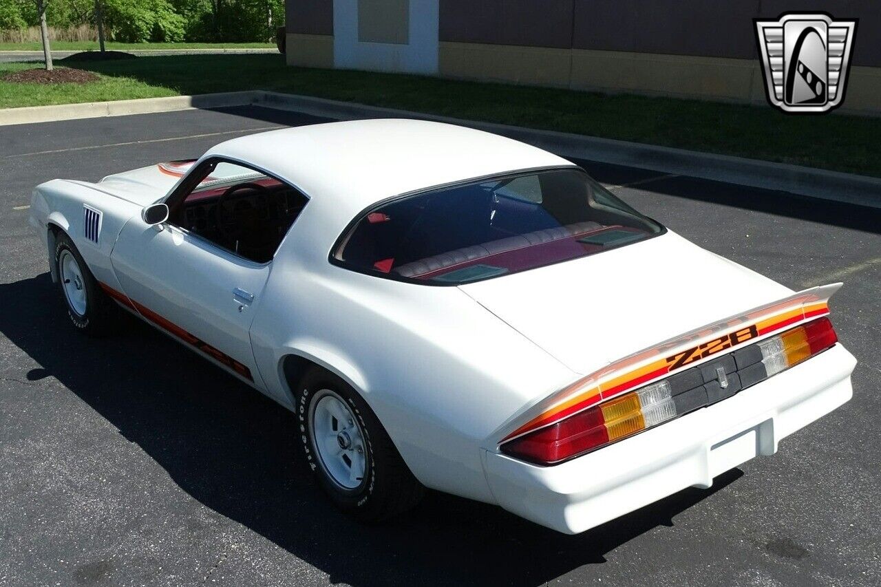 Chevrolet-Camaro-1979-White-Red-109540-4