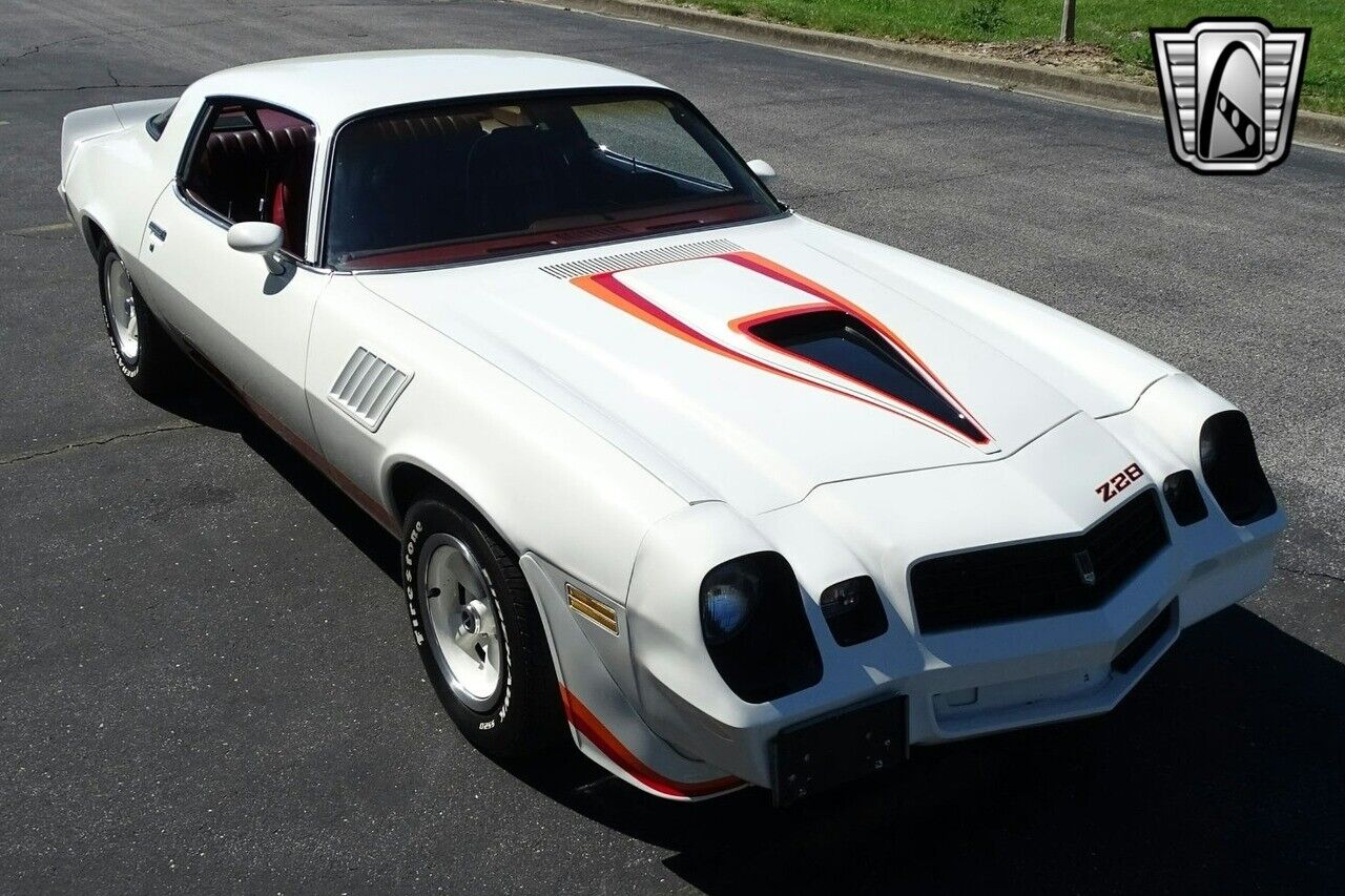 Chevrolet-Camaro-1979-White-Red-109540-8