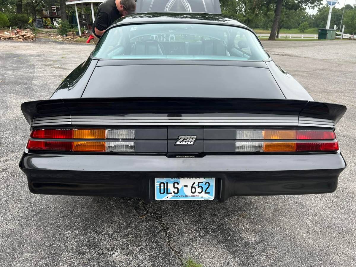 Chevrolet-Camaro-1981-black-54718-12