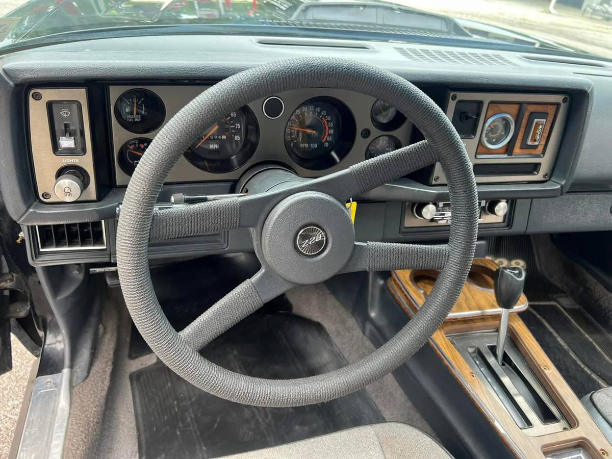 Chevrolet-Camaro-1981-black-54718-15