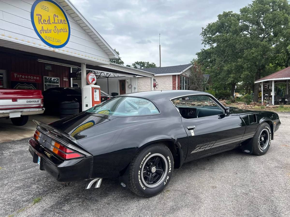 Chevrolet-Camaro-1981-black-54718-4