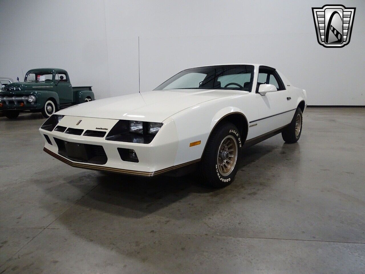 Chevrolet-Camaro-1984-White-Blue-6956-2