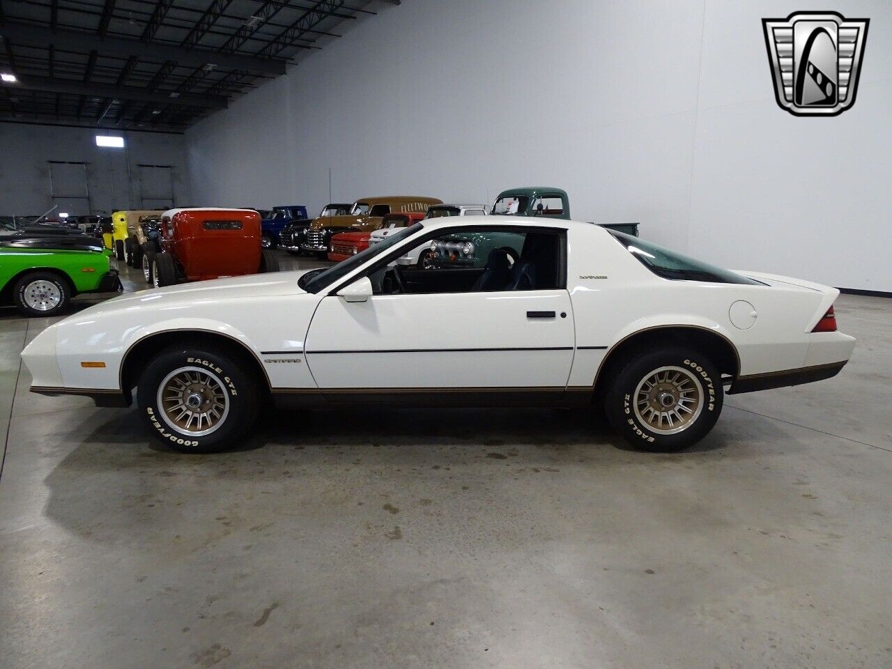 Chevrolet-Camaro-1984-White-Blue-6956-3