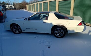 Chevrolet-Camaro-1986-White-Burgundy-109435-14