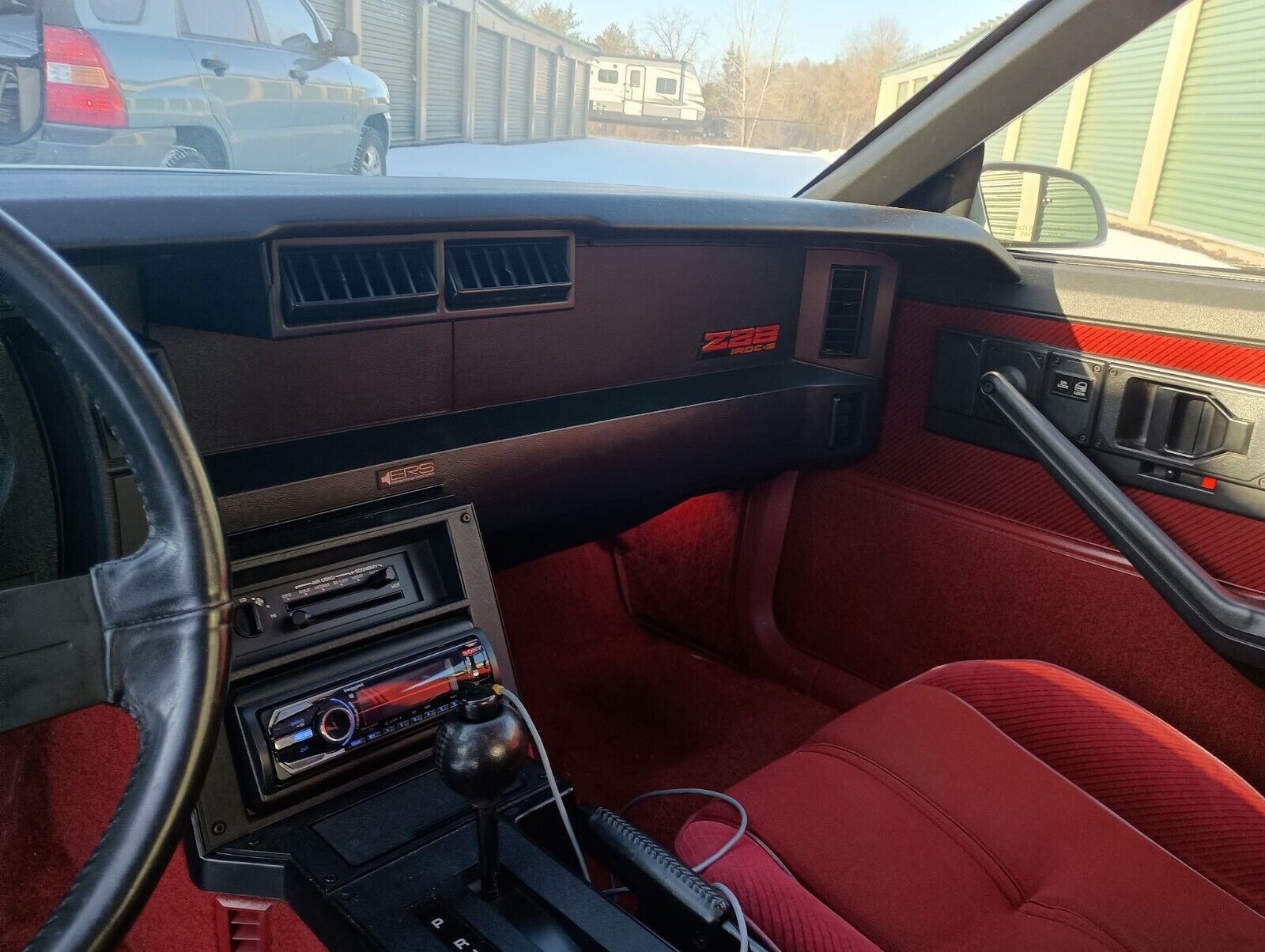 Chevrolet-Camaro-1986-White-Burgundy-109435-6