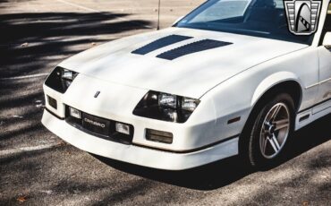 Chevrolet-Camaro-1986-White-Tan-21179-10