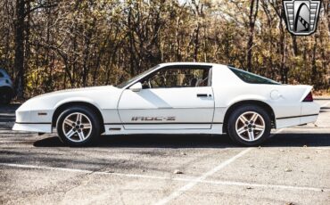 Chevrolet-Camaro-1986-White-Tan-21179-3