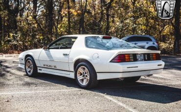 Chevrolet-Camaro-1986-White-Tan-21179-4