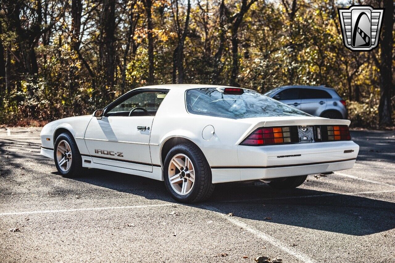 Chevrolet-Camaro-1986-White-Tan-21179-4