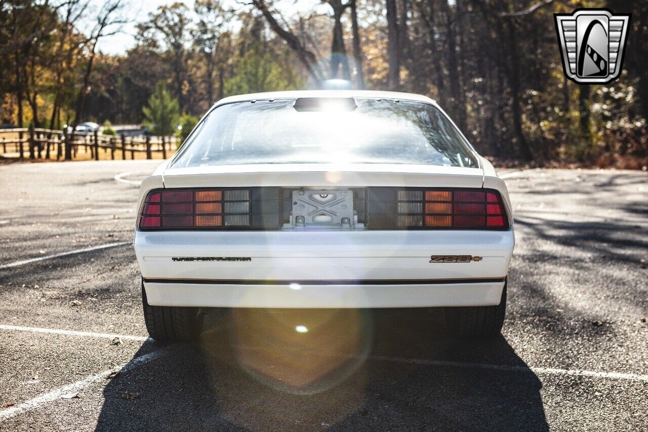 Chevrolet-Camaro-1986-White-Tan-21179-5