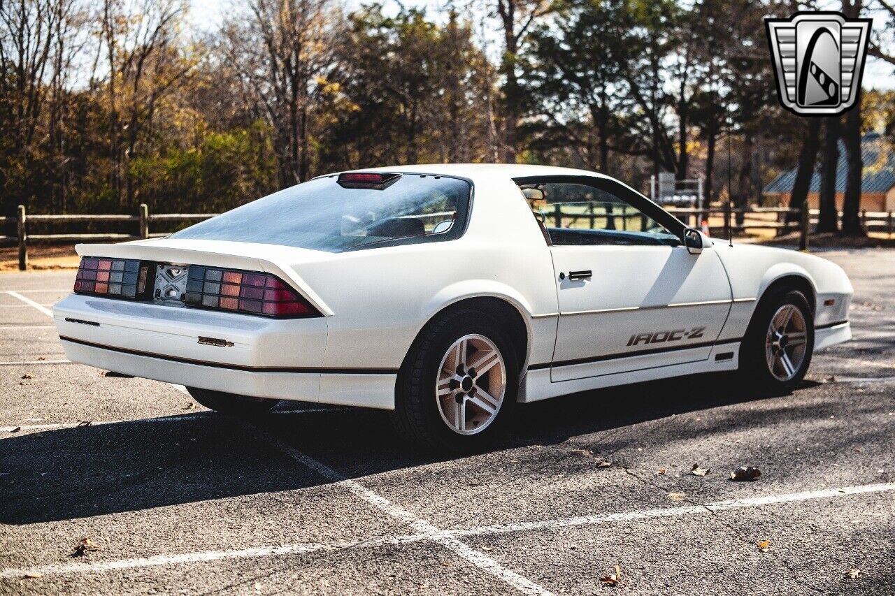 Chevrolet-Camaro-1986-White-Tan-21179-6