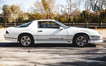 Chevrolet-Camaro-1986-White-Tan-21179-7