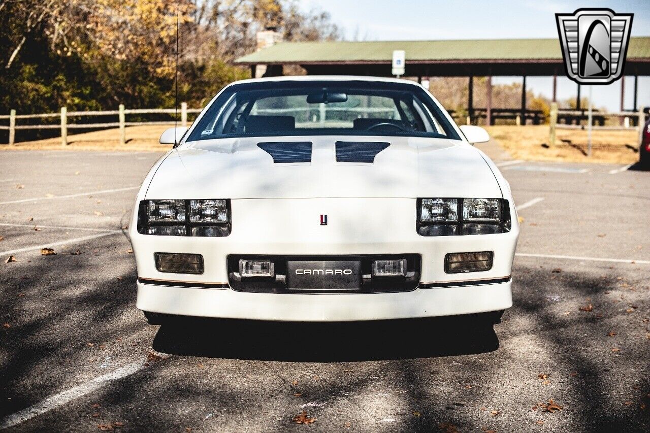 Chevrolet-Camaro-1986-White-Tan-21179-9