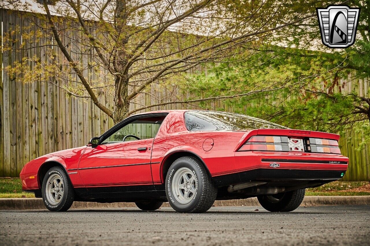 Chevrolet-Camaro-1987-Red-Red-23150-4