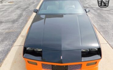 Chevrolet-Camaro-1988-Black-Black-81867-3