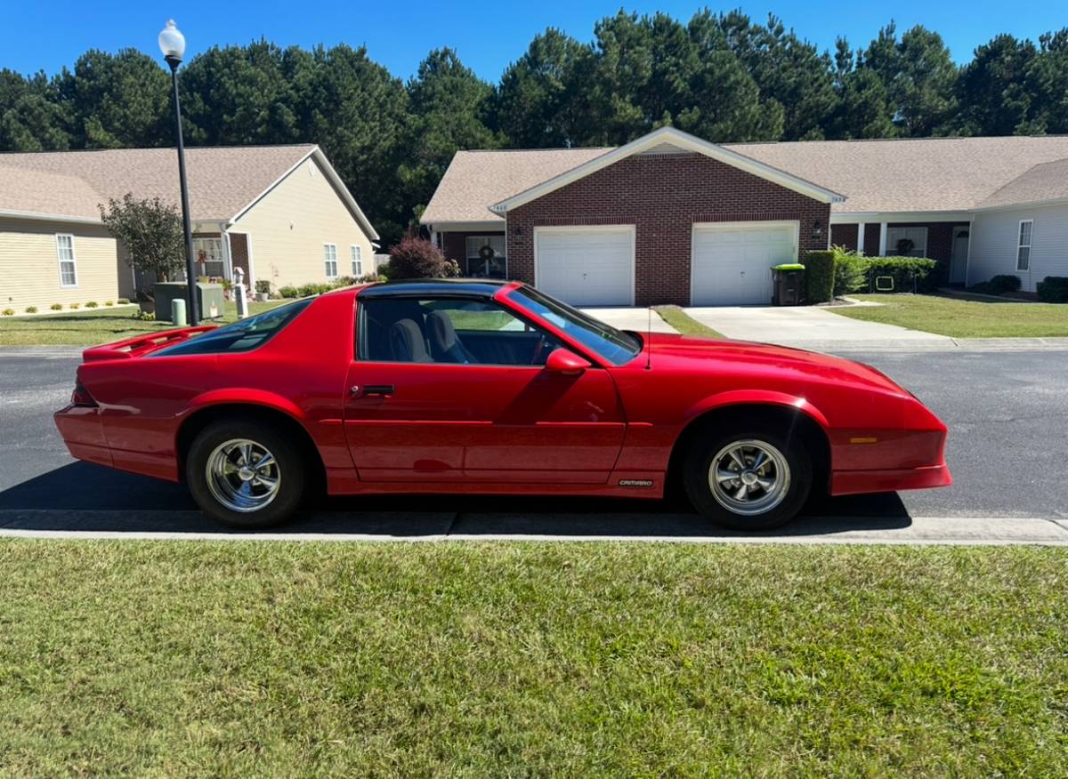 Chevrolet-Camaro-1988-red-67270