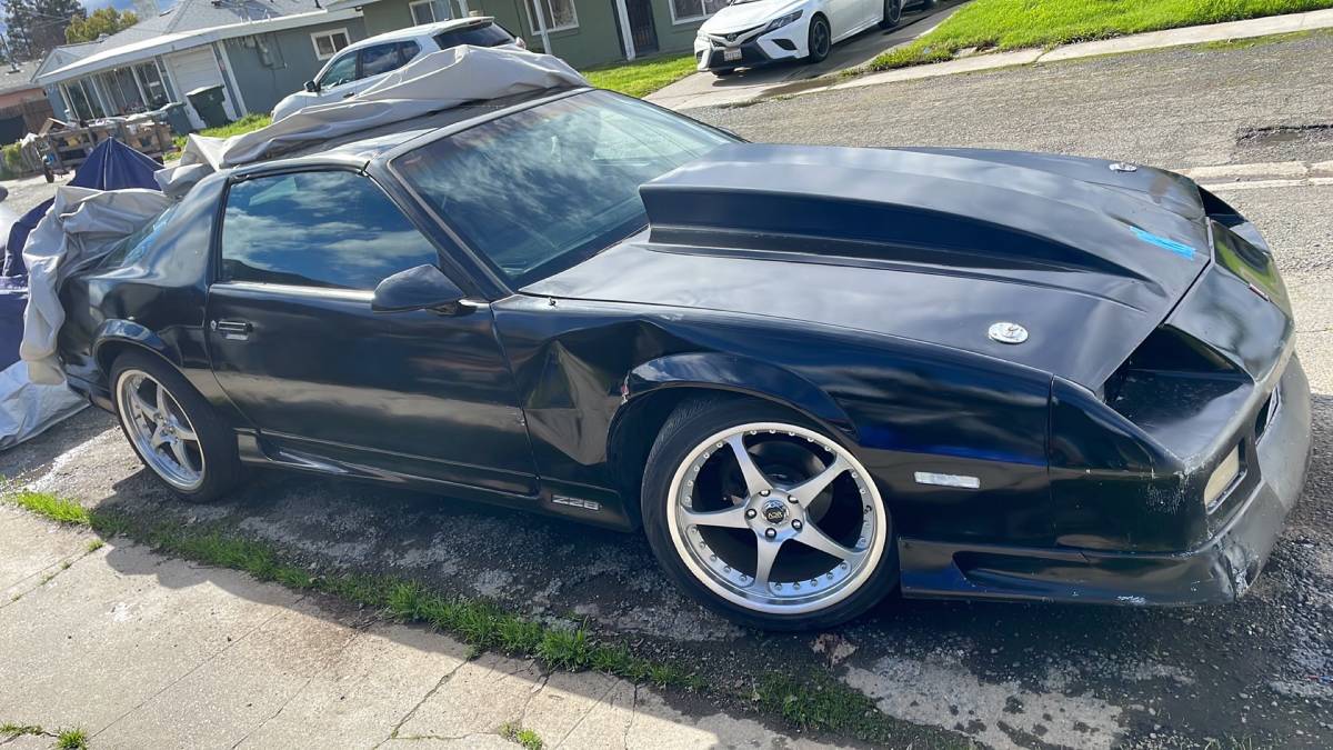 Chevrolet-Camaro-1991-black-321868-3