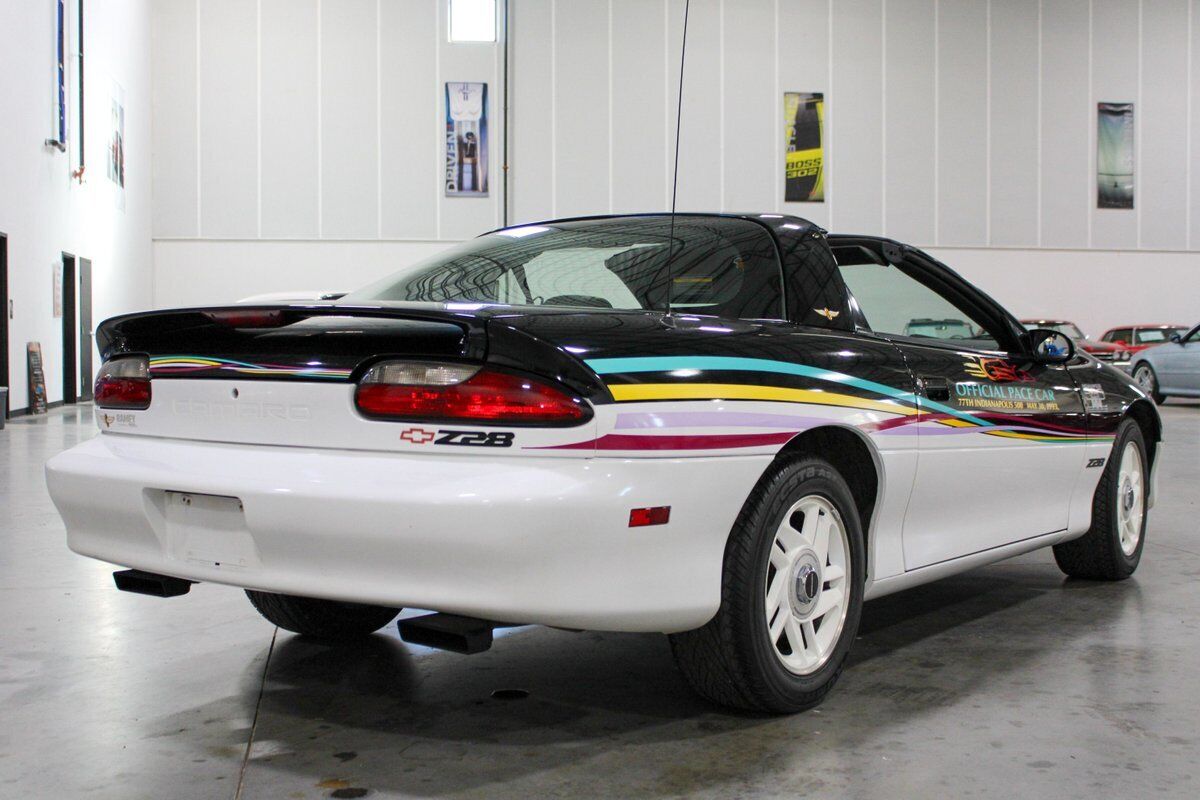 Chevrolet-Camaro-1993-Black-Gray-194560-4