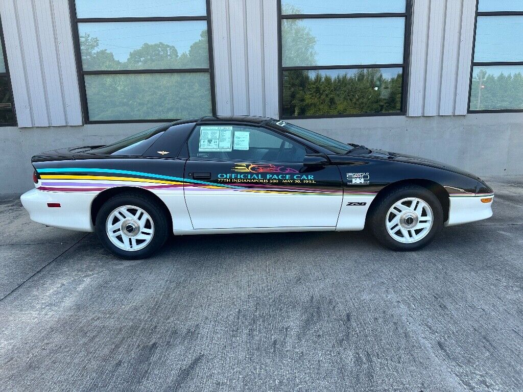 Chevrolet-Camaro-1993-Indy-Pace-Car-Graphite-Sport-Cloth-26-25