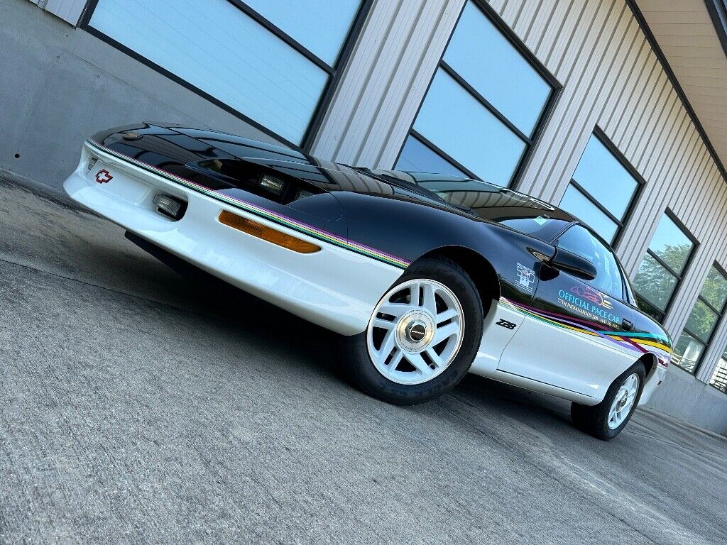 Chevrolet-Camaro-1993-Indy-Pace-Car-Graphite-Sport-Cloth-26-3