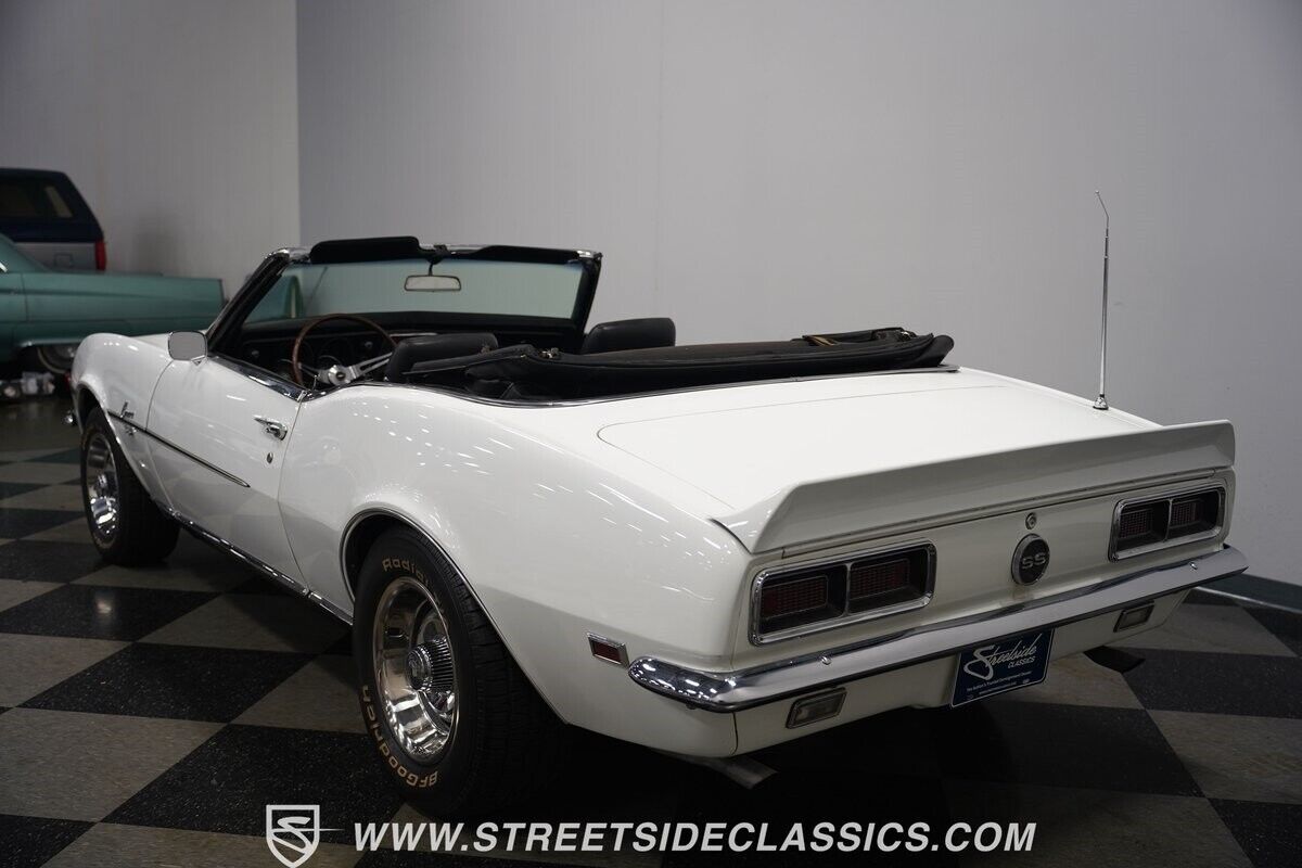 Chevrolet-Camaro-Cabriolet-1968-White-Black-108710-11