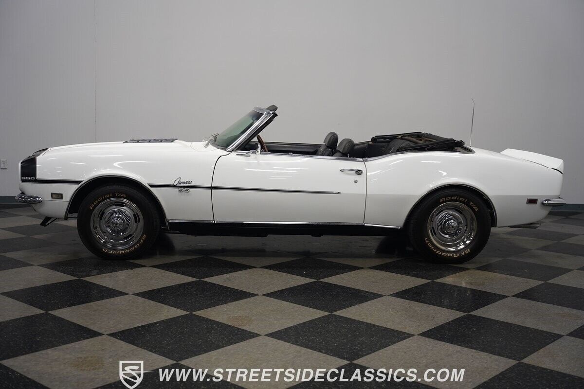 Chevrolet-Camaro-Cabriolet-1968-White-Black-108710-2