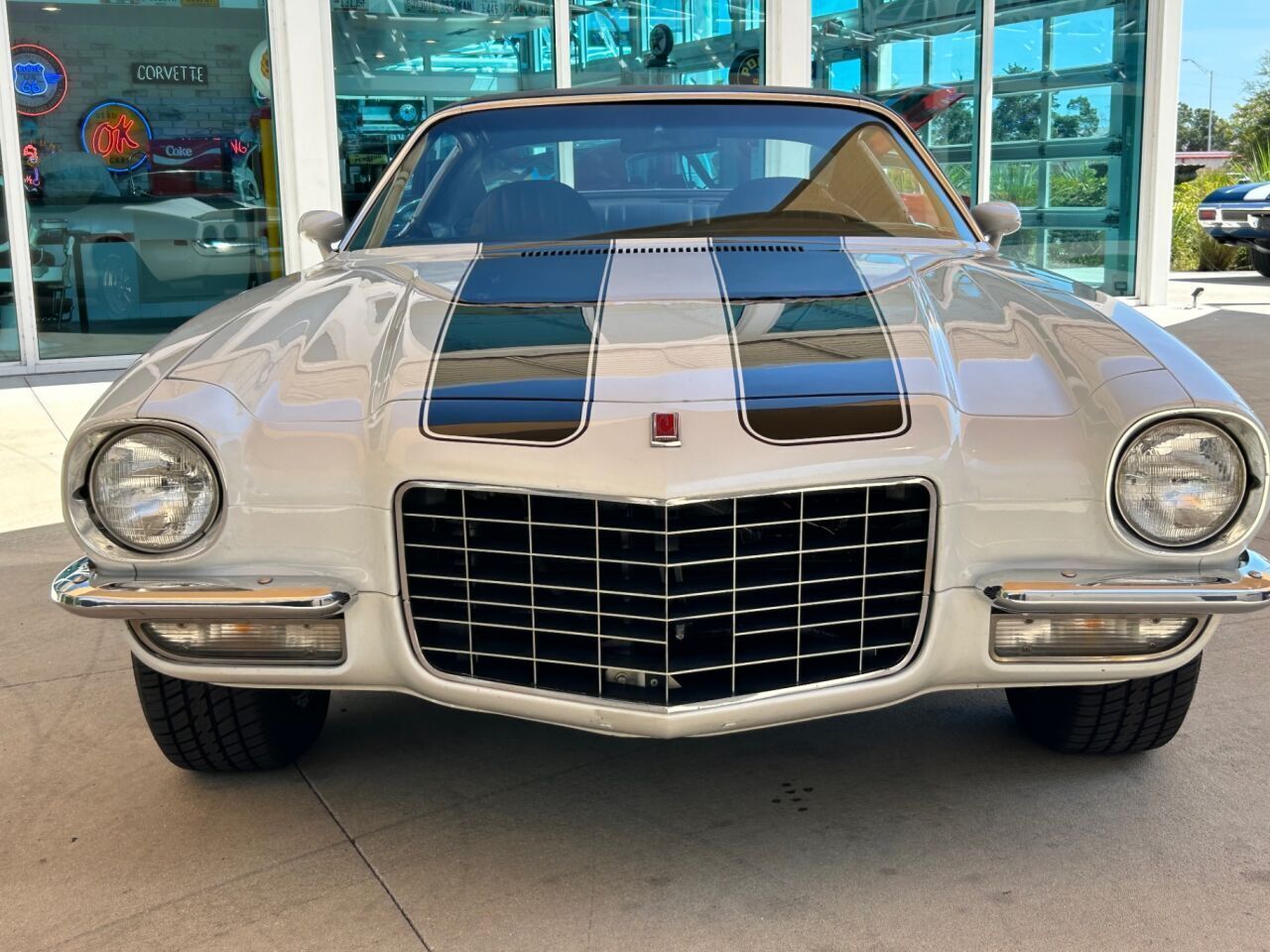 Chevrolet-Camaro-Cabriolet-1972-White-Black-114614-1