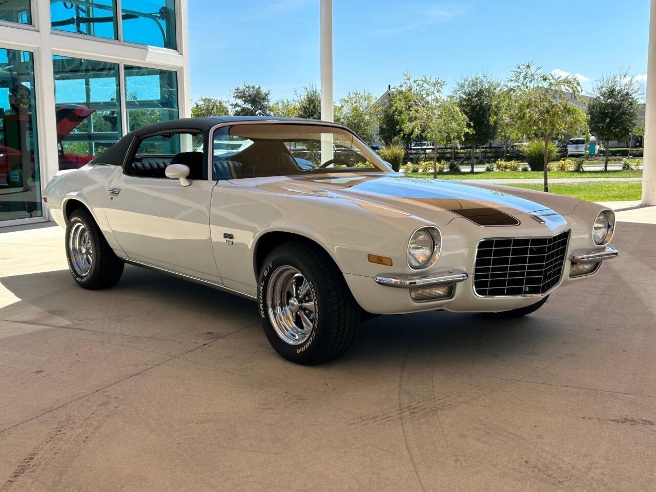 Chevrolet-Camaro-Cabriolet-1972-White-Black-114614-3