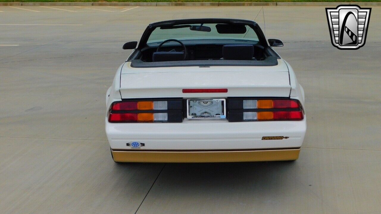 Chevrolet-Camaro-Cabriolet-1988-White-Gray-32541-4