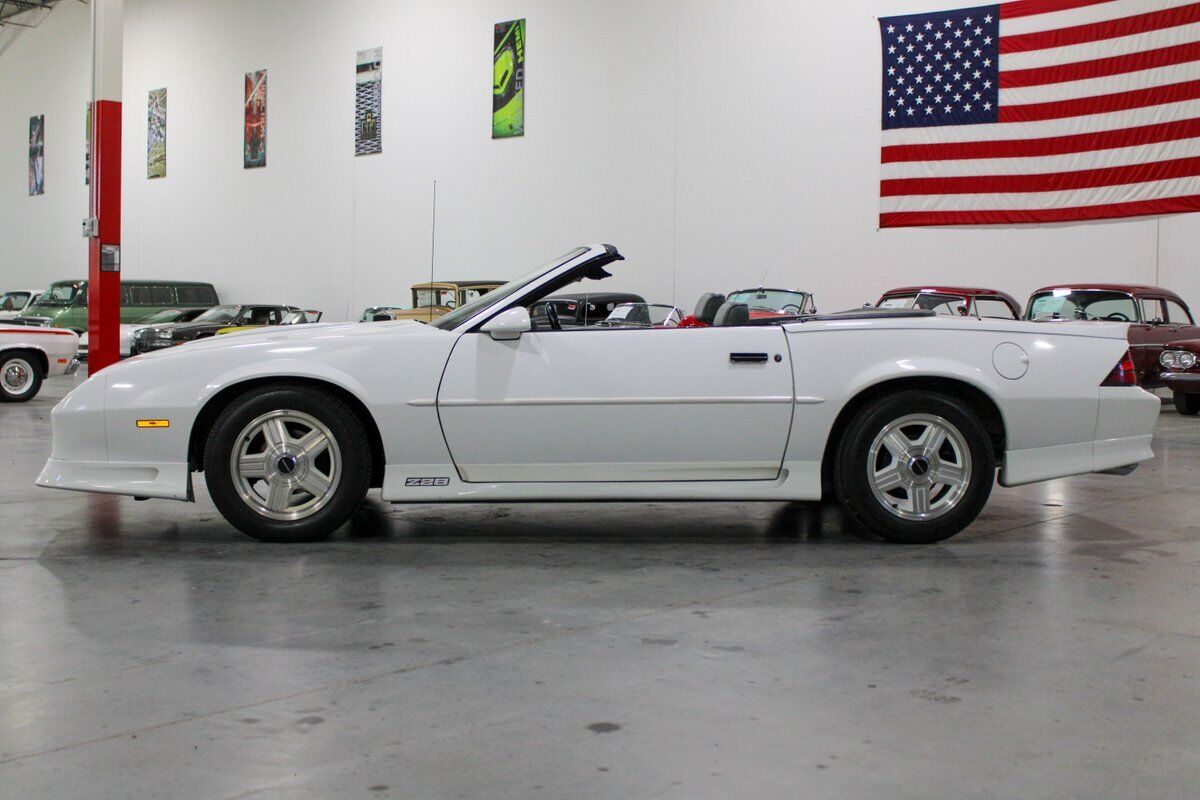 Chevrolet-Camaro-Cabriolet-1991-White-Gray-67098-1