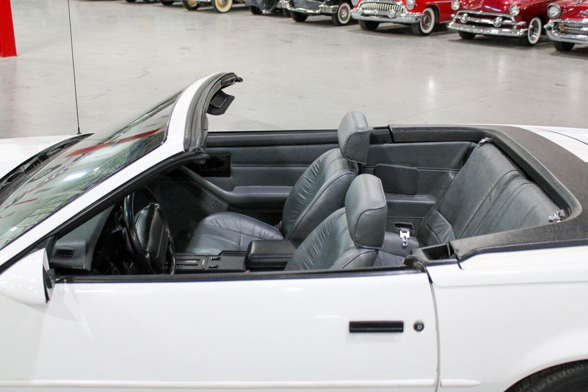 Chevrolet-Camaro-Cabriolet-1991-White-Gray-67098-9