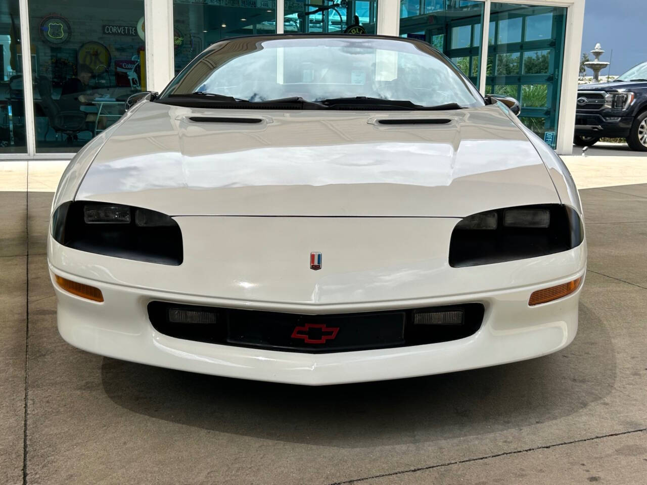 Chevrolet-Camaro-Cabriolet-1994-White-Red-122576-1