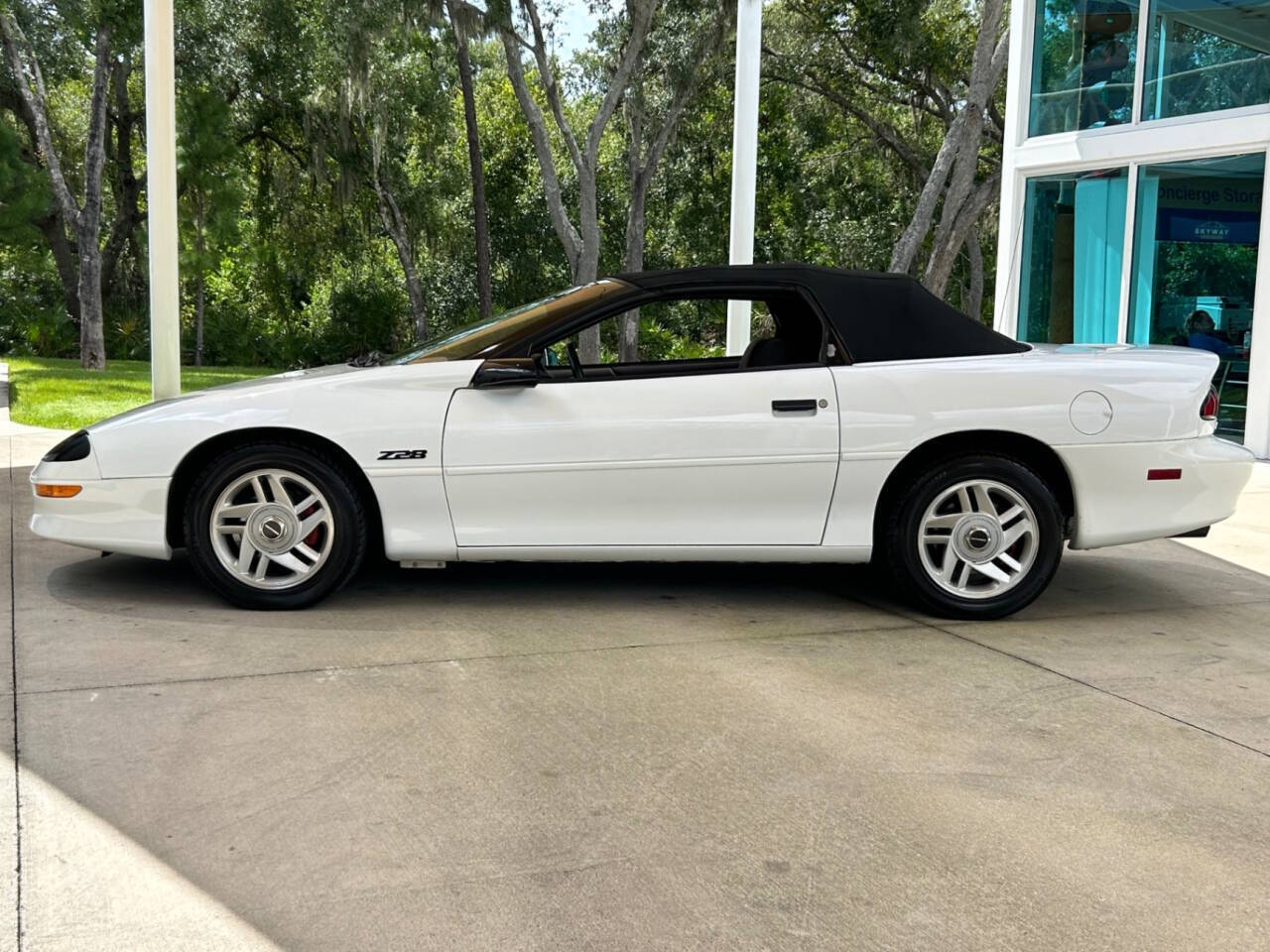 Chevrolet-Camaro-Cabriolet-1994-White-Red-122576-11