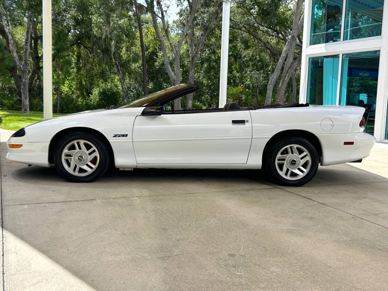 Chevrolet-Camaro-Cabriolet-1994-White-Red-122576-7