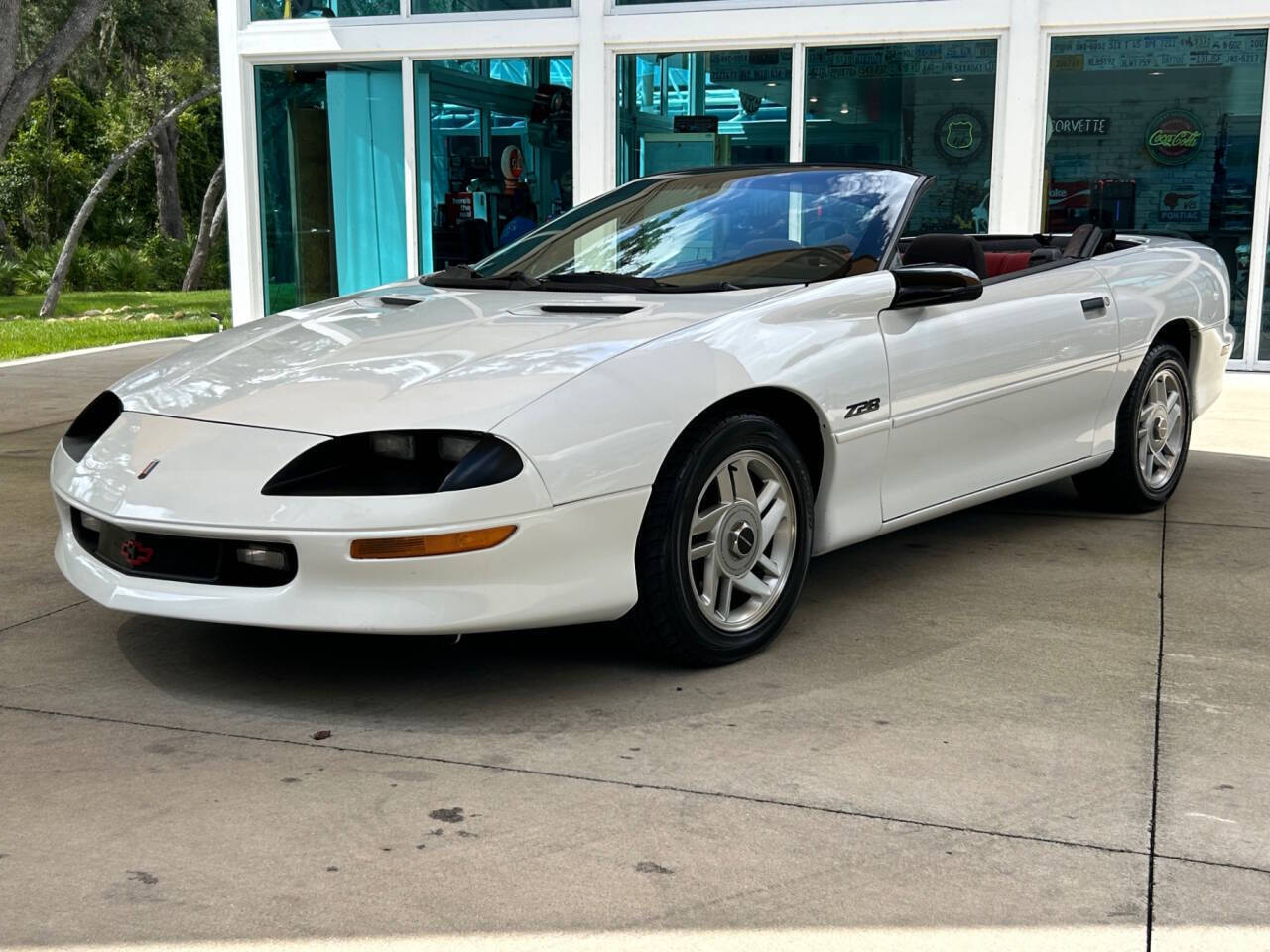 Chevrolet-Camaro-Cabriolet-1994-White-Red-122576-8