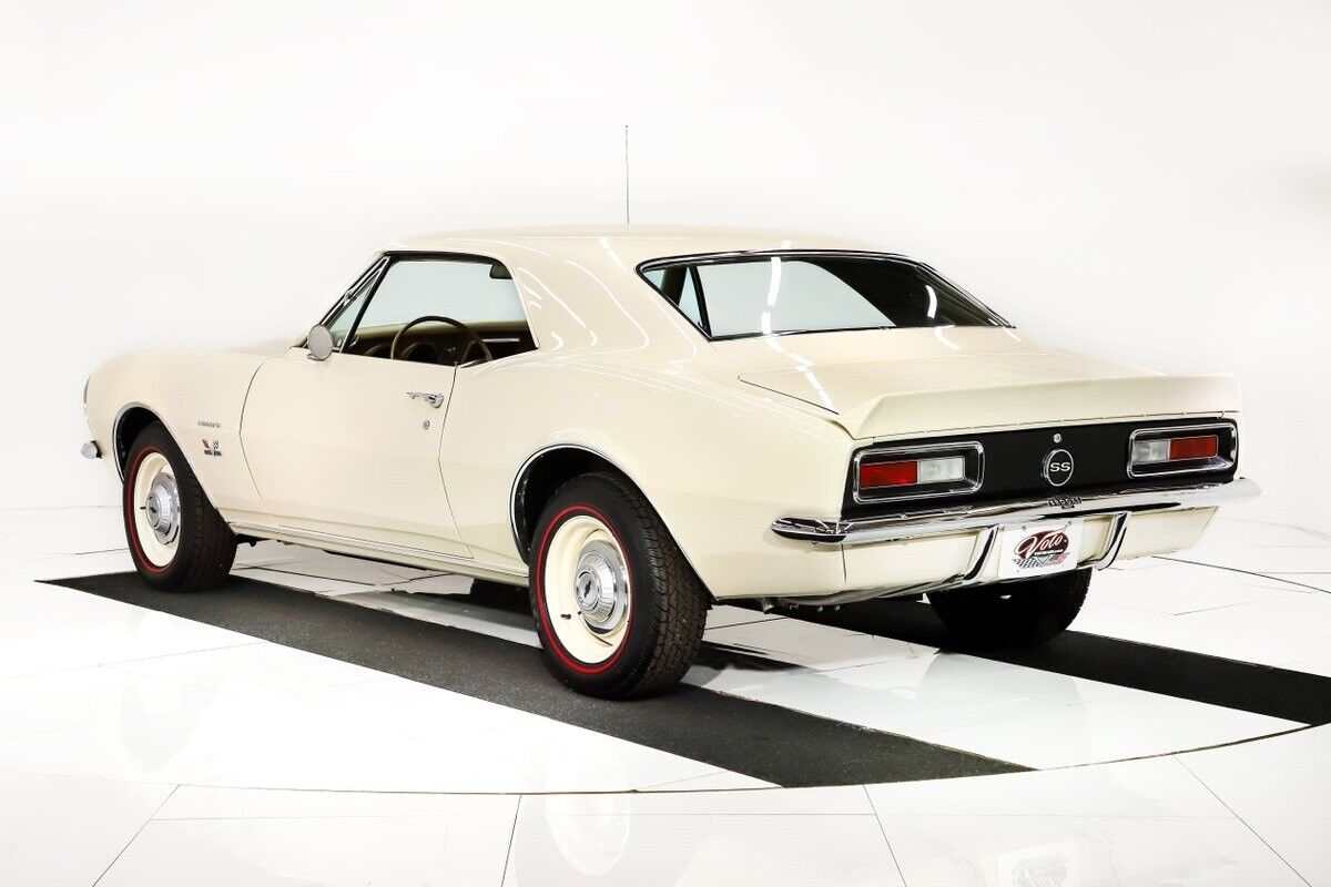 Chevrolet-Camaro-Coupe-1967-Capri-Creme-Gold-0-5